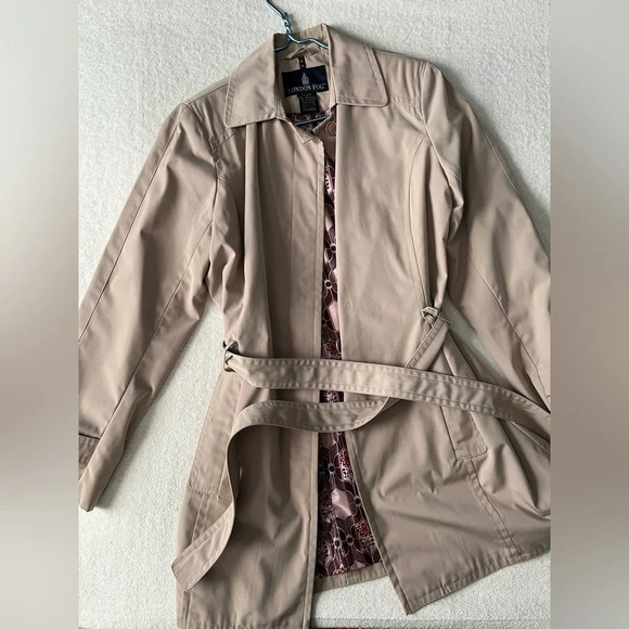 London Fog Jackets & Blazers - London Fog khaki classic trench coat, women’s large